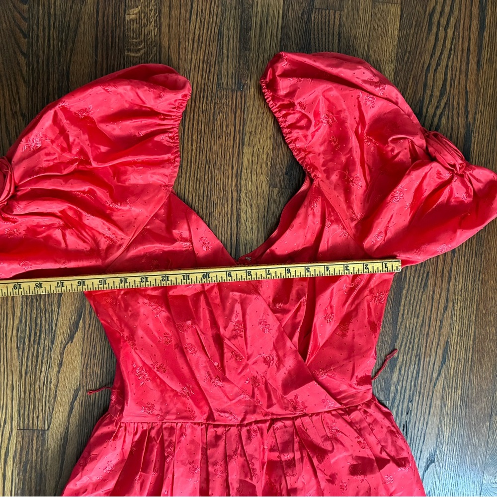 Red vintage 50s/60s style dress with puffy sleeves and floral pattern - Picture 10 of 12